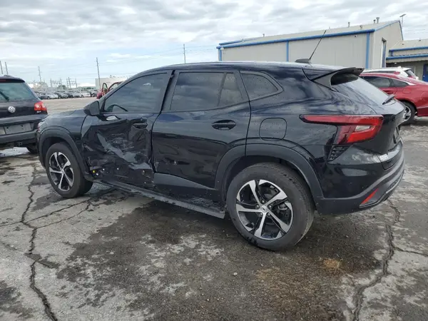 KL77LGE24RC013108 2024 CHEVROLET TRAX - Image 2