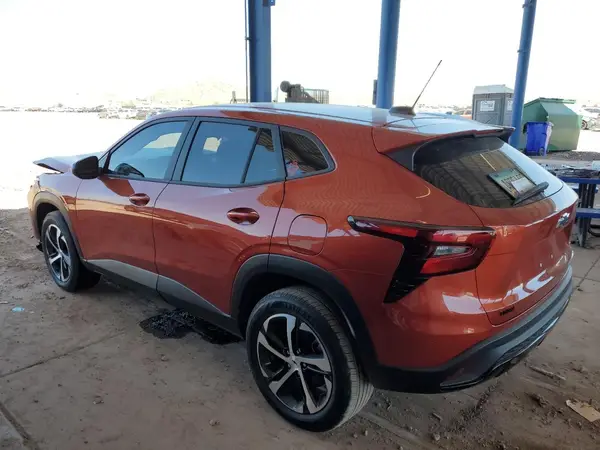 KL77LGE24RC075575 2024 CHEVROLET TRAX - Image 2