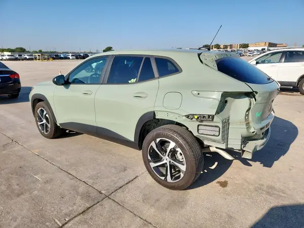 KL77LGE24RC084101 2024 CHEVROLET TRAX - Image 2