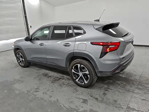 KL77LGE24RC142238 2024 CHEVROLET TRAX - Image 2