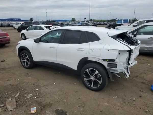 KL77LGE24RC157404 2024 CHEVROLET TRAX - Image 2