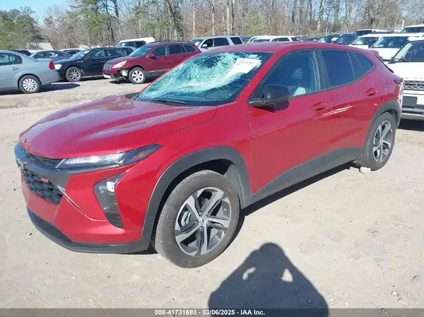 KL77LGE24RC198180 2024 CHEVROLET TRAX - Image 2