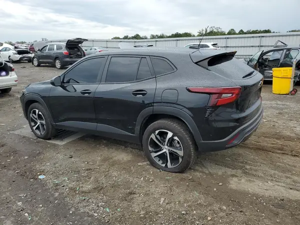 KL77LGE24RC203572 2024 CHEVROLET TRAX - Image 2