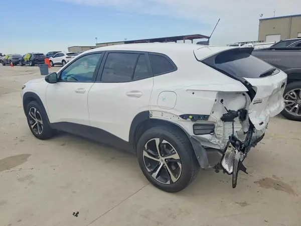 KL77LGE24RC223305 2024 CHEVROLET TRAX - Image 2