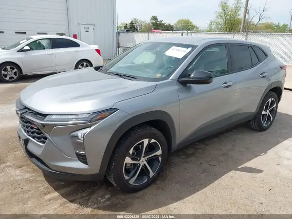 KL77LGE24RC237205 2024 CHEVROLET TRAX - Image 2