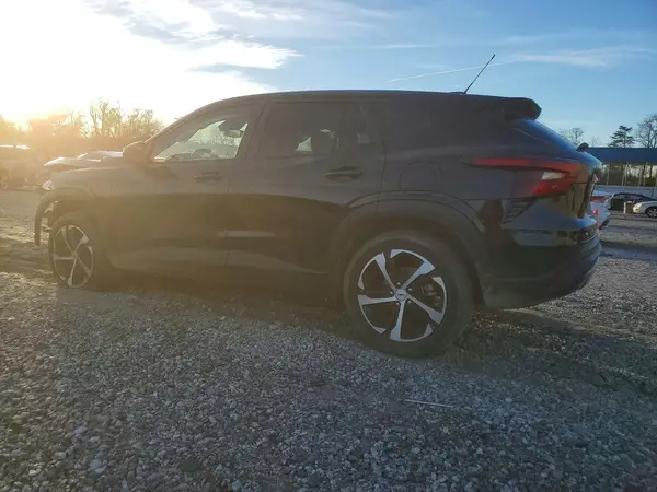 KL77LGE25RC003042 2024 CHEVROLET TRAX - Image 2