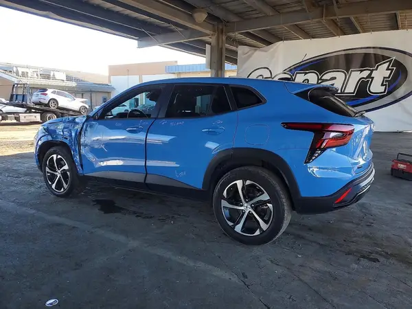 KL77LGE25RC093048 2024 CHEVROLET TRAX - Image 2