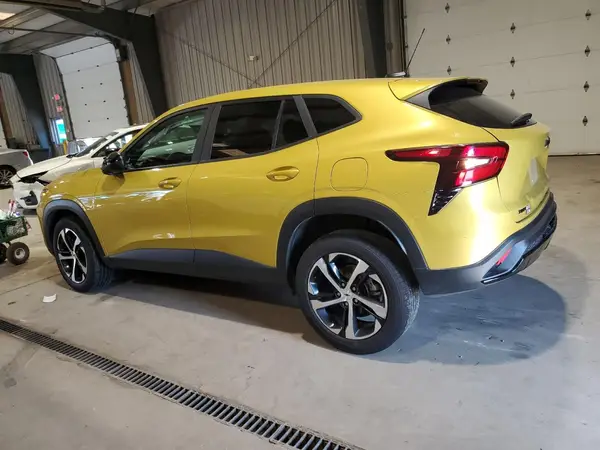 KL77LGE25RC129580 2024 CHEVROLET TRAX - Image 2