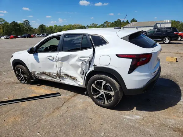 KL77LGE25RC149232 2024 CHEVROLET TRAX - Image 2