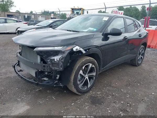 KL77LGE25RC178181 2024 CHEVROLET TRAX - Image 2