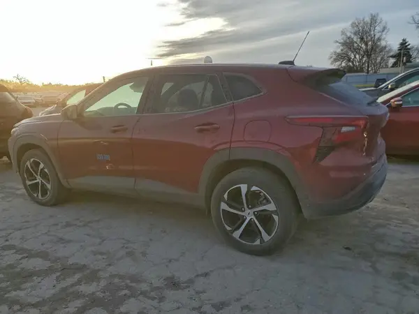 KL77LGE25RC214645 2024 CHEVROLET TRAX - Image 2