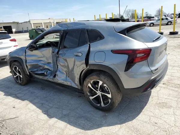 KL77LGE26RC028922 2024 CHEVROLET TRAX - Image 2