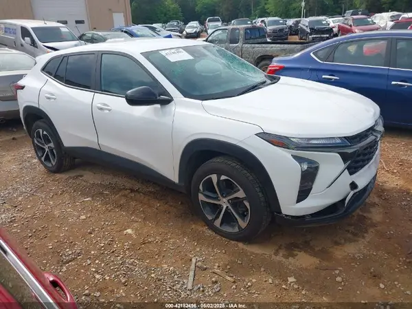 KL77LGE26RC034378 2024 CHEVROLET TRAX - Image 1