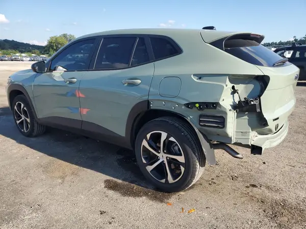KL77LGE26RC110925 2024 CHEVROLET TRAX - Image 2