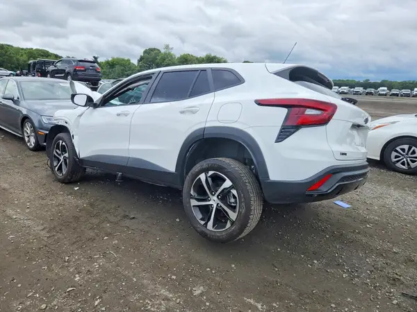 KL77LGE26RC151541 2024 CHEVROLET TRAX - Image 2