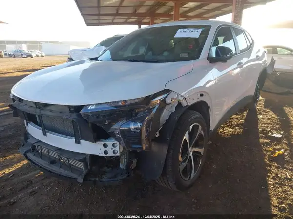 KL77LGE26RC159929 2024 CHEVROLET TRAX - Image 2