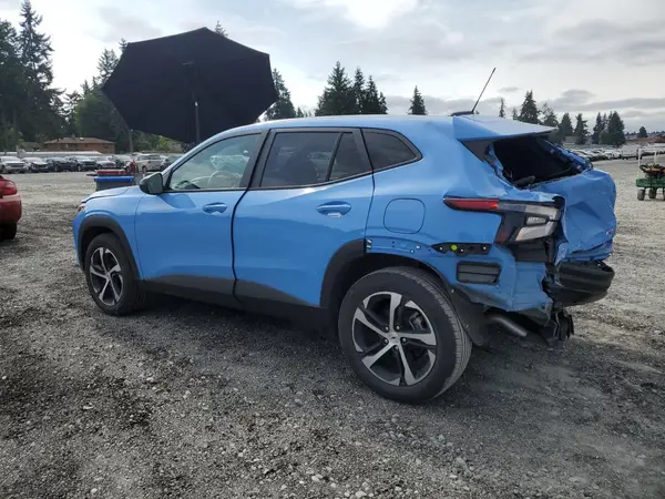 KL77LGE26RC171479 2024 CHEVROLET TRAX - Image 2