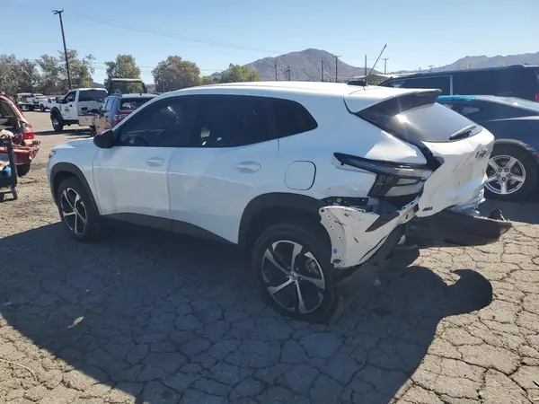 KL77LGE26RC224276 2024 CHEVROLET TRAX - Image 2