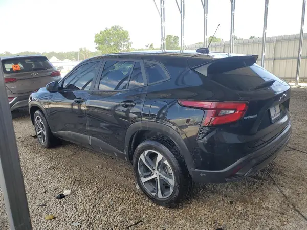 KL77LGE26RC228795 2024 CHEVROLET TRAX - Image 2