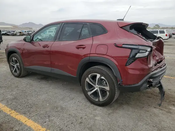 KL77LGE26RC234595 2024 CHEVROLET TRAX - Image 2