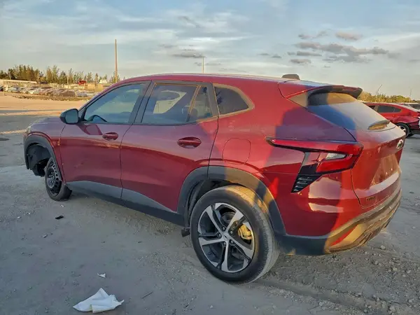 KL77LGE27RC018545 2024 CHEVROLET TRAX - Image 2