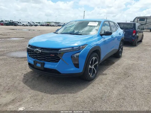 KL77LGE27RC030159 2024 CHEVROLET TRAX - Image 2