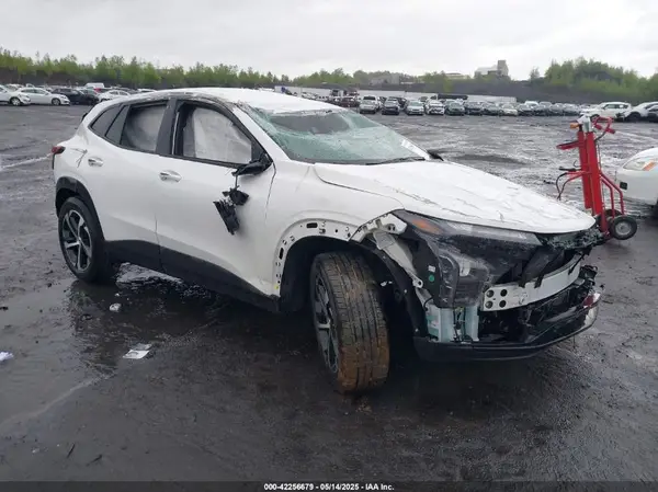 KL77LGE27RC032624 2024 CHEVROLET TRAX - Image 1
