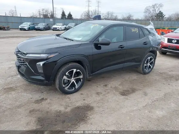 KL77LGE27RC092077 2024 CHEVROLET TRAX - Image 2