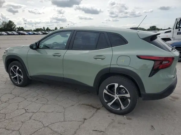 KL77LGE27RC092743 2024 CHEVROLET TRAX - Image 2
