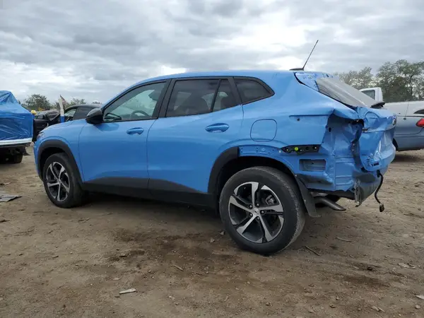 KL77LGE27RC093455 2024 CHEVROLET TRAX - Image 2