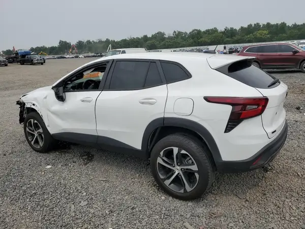 KL77LGE27RC107287 2024 CHEVROLET TRAX - Image 2
