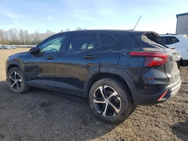 KL77LGE27RC115437 2024 CHEVROLET TRAX - Image 2