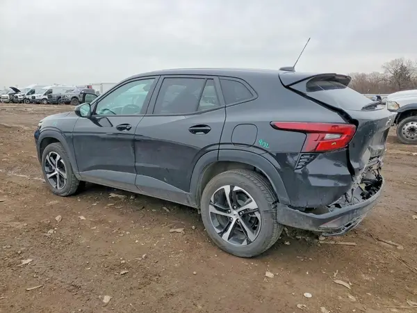 KL77LGE27RC142492 2024 CHEVROLET TRAX - Image 2