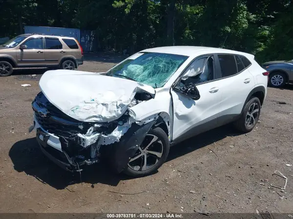 KL77LGE27RC152987 2024 CHEVROLET TRAX - Image 2