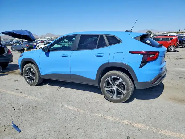 KL77LGE27RC153895 2024 CHEVROLET TRAX - Image 2