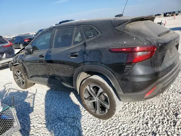 KL77LGE27RC213514 2024 CHEVROLET TRAX - Image 2