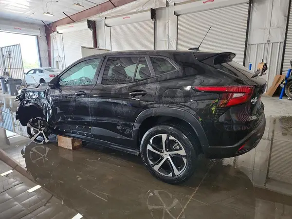 KL77LGE27RC234850 2024 CHEVROLET TRAX - Image 2