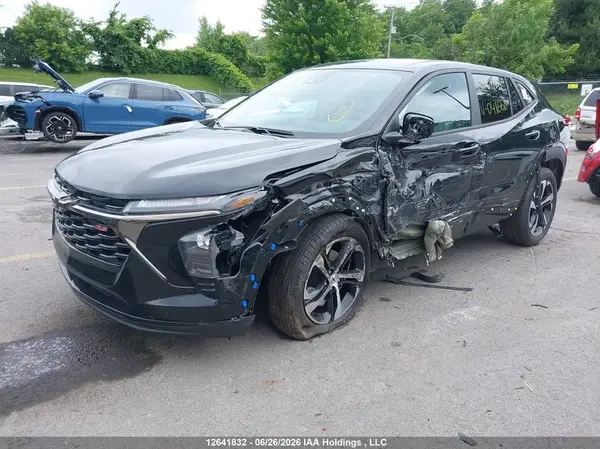 KL77LGE27TC041668 2026 CHEVROLET TRAX - Image 2