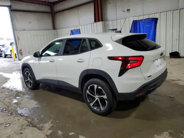 KL77LGE28RC006467 2024 CHEVROLET TRAX - Image 2