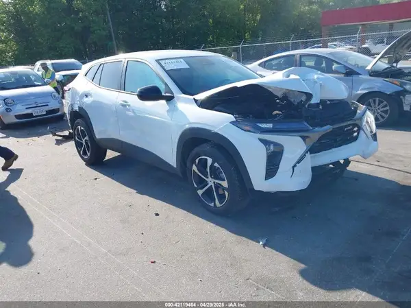 KL77LGE28RC018635 2024 CHEVROLET TRAX - Image 1