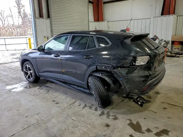 KL77LGE28RC026508 2024 CHEVROLET TRAX - Image 2