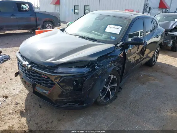 KL77LGE28RC032793 2024 CHEVROLET TRAX - Image 2