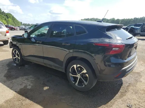 KL77LGE28RC072341 2024 CHEVROLET TRAX - Image 2
