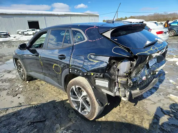 KL77LGE28RC096705 2024 CHEVROLET TRAX - Image 2