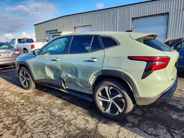 KL77LGE28RC143487 2024 CHEVROLET TRAX - Image 2