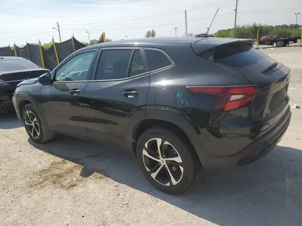 KL77LGE29RC069545 2024 CHEVROLET TRAX - Image 2