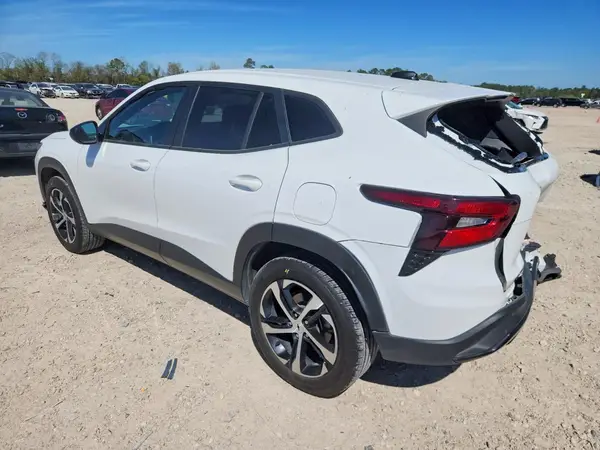 KL77LGE29RC185294 2024 CHEVROLET TRAX - Image 2