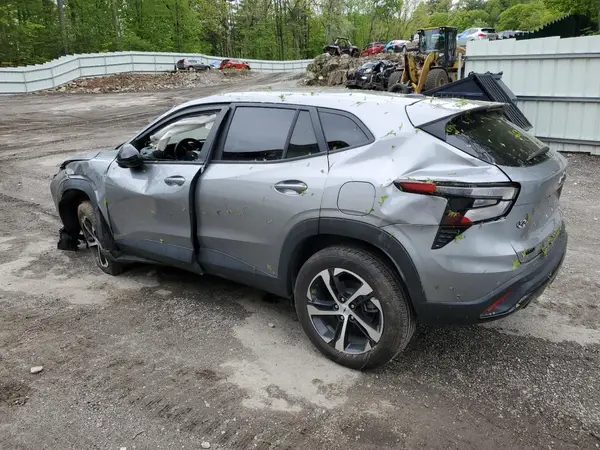 KL77LGE29RC238978 2024 CHEVROLET TRAX - Image 2