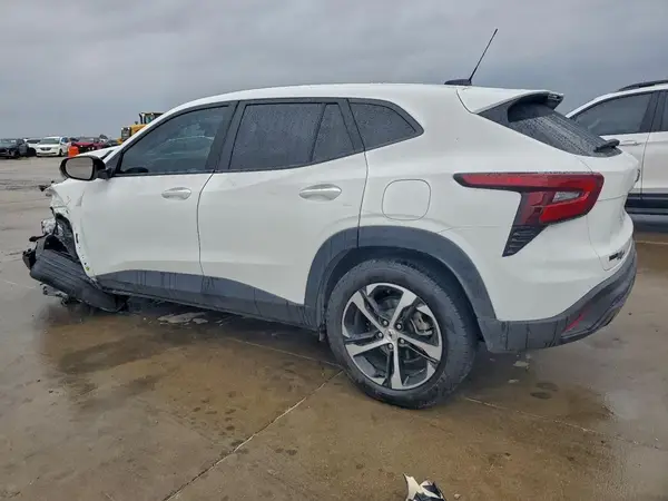 KL77LGE2XRC032648 2024 CHEVROLET TRAX - Image 2