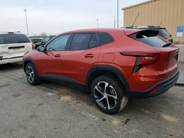 KL77LGE2XRC038479 2024 CHEVROLET TRAX - Image 2